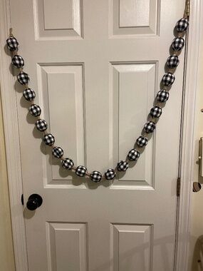 FARMHOUSE STYLE GARLAND